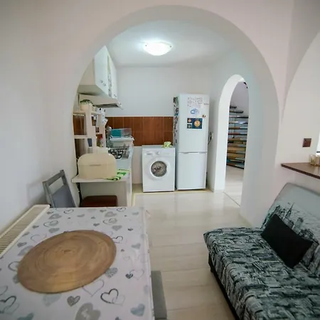 Casa Holtea * 2 Mai